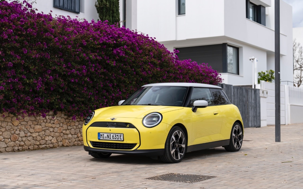 Cooper SE 3-duris nuo 41 900 Eur.